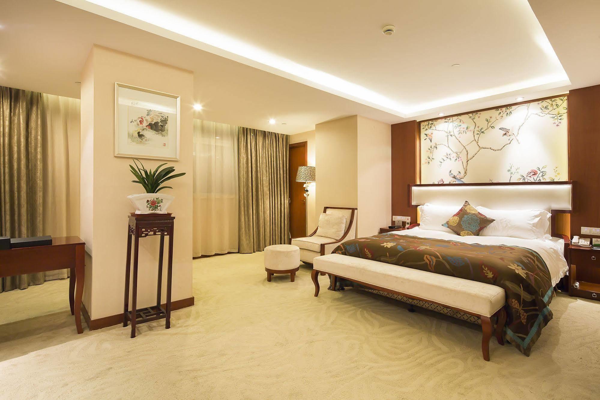Landison Plaza International Hotel Zhenjiang  Exterior foto